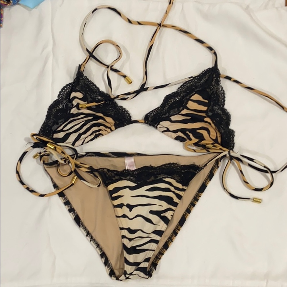 Victoria’s Secret bikini